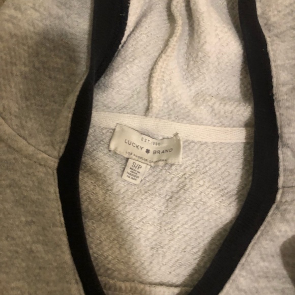 Lucky brand grey cropped sweatshirt size small - Picture 3 of 6